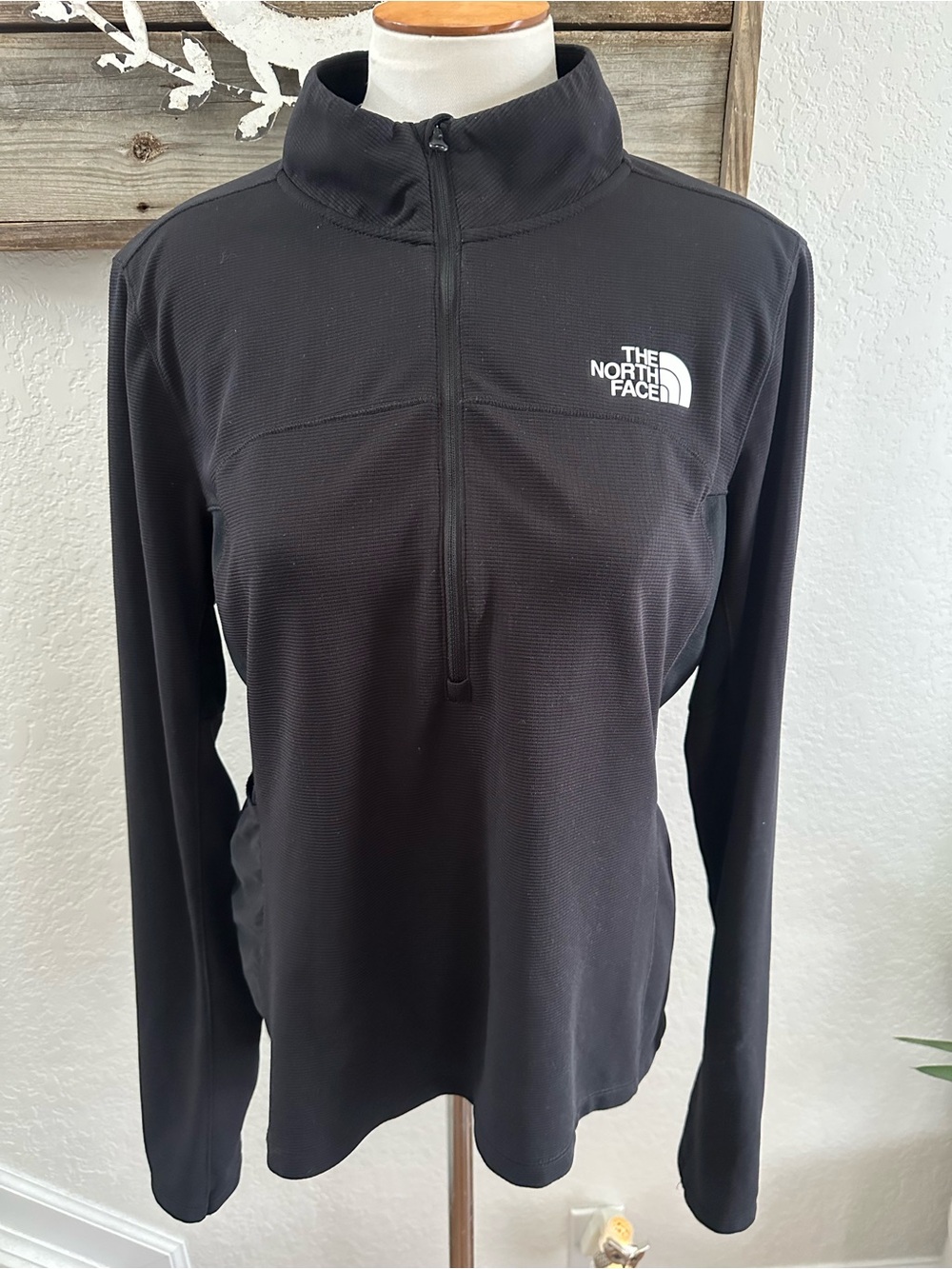 The North Face Women’s Black Half-Zip Pullover Layering shirt size Large